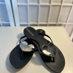 Ipanema Maxi Fashion IV Flip Flops Black Heart-Embellished Women's Sandals